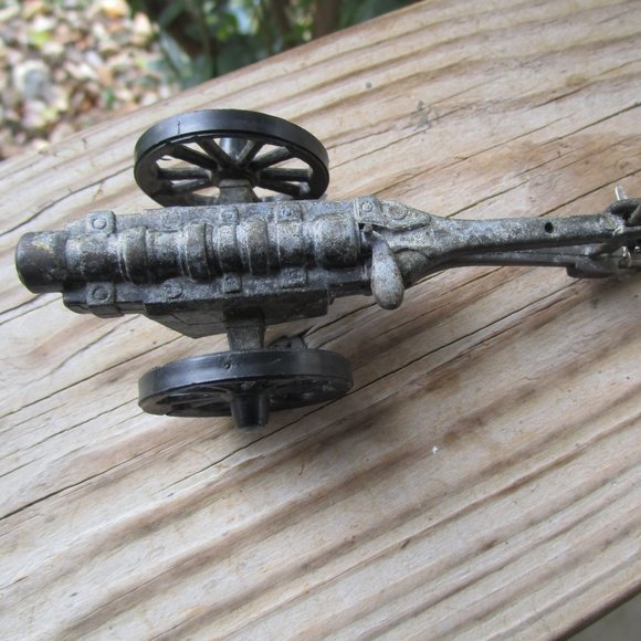 Vintage Cast Metal Civil War Canon Pencil Sharpener Miniature - Picture 2 of 3